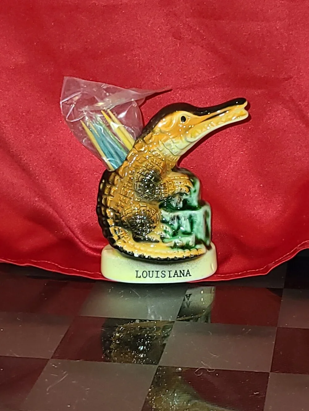 Crocodile Figurine for Reptile Toothpick Jolder